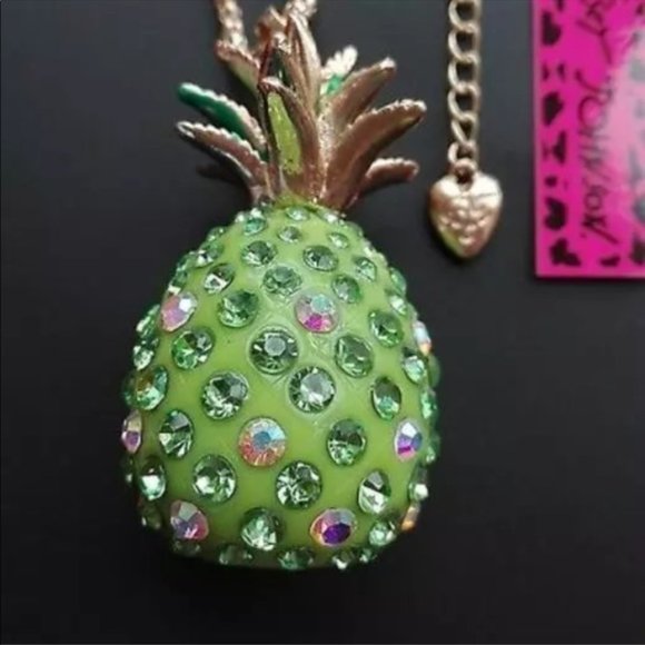 NWT Pineapple 🍍‎ Crystal Rhinestone Necklace Charm Pendant Fashion Jewelry - Picture 4 of 16